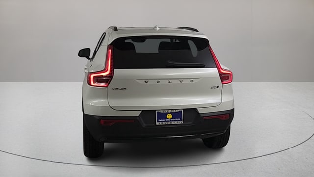 2026 Volvo XC40 B5 Plus photo 5