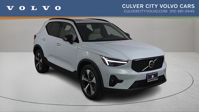 2026 Volvo XC40 B5 Plus Dark AWD's photo