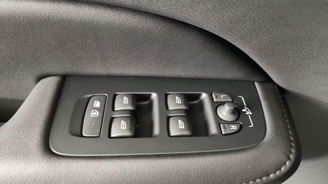 2026 Volvo V60 Cross Country Plus - Photo 10