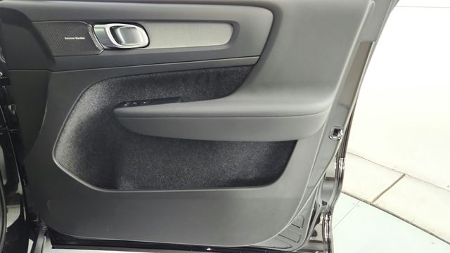2026 Volvo XC40 Ultra - Photo 38
