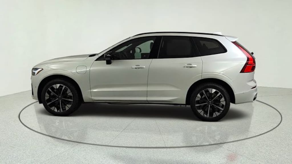 New 2026 Volvo XC60 plug-in hybrid T8 Plus SUV
