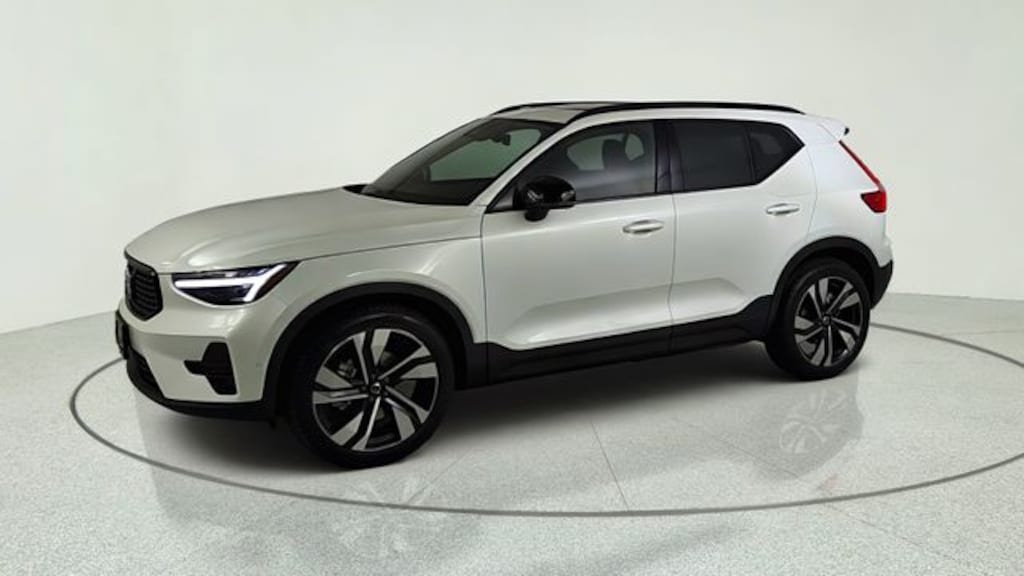New 2026 Volvo XC40 B5 Ultra SUV