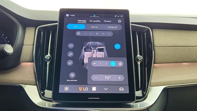 2026 Volvo XC90 Plus - Photo 24