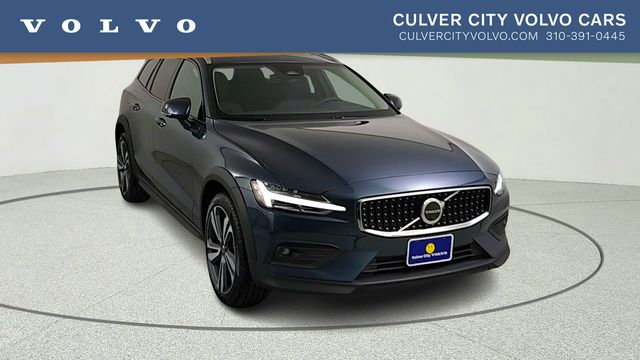 2026 Volvo V60 Cross Country B5 Plus AWD's photo