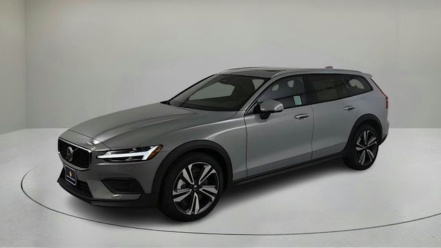 2026 Volvo V60 Cross Country B5 Plus photo 3