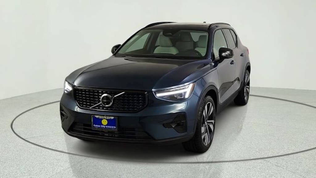 New 2026 Volvo XC40 B5 Ultra SUV