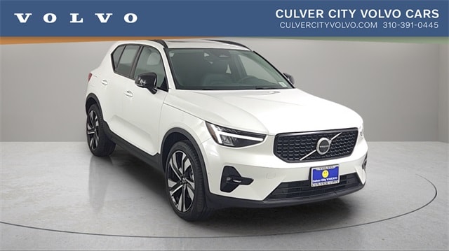 2024 Volvo XC40 B5 Plus Dark SUV