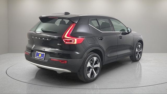 2025 Volvo XC40 B5 Plus Bright Theme photo 6