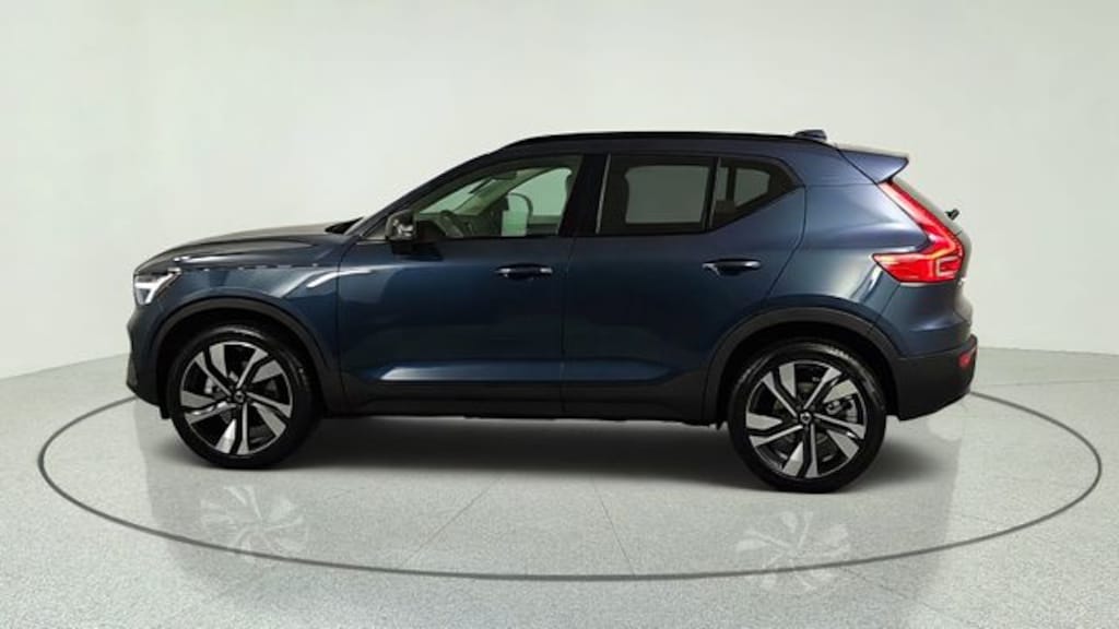 New 2026 Volvo XC40 B5 Ultra SUV