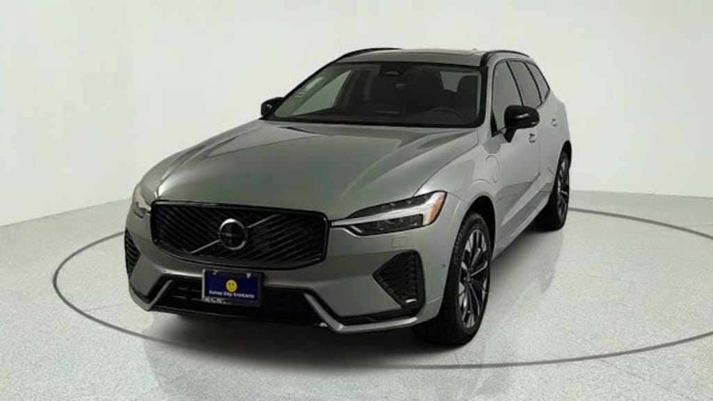New 2026 Volvo XC60 plug-in hybrid T8 Plus SUV