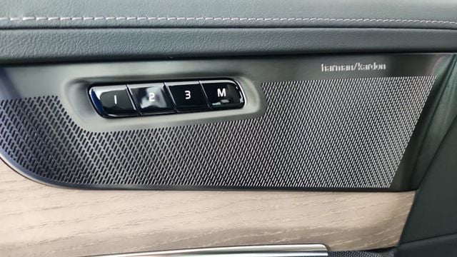 2026 Volvo XC90 Plus - Photo 11