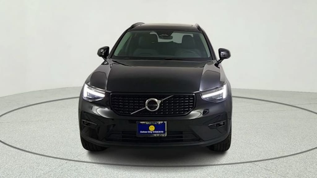New 2026 Volvo XC40 B5 Ultra SUV
