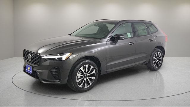 2025 Volvo XC60 B5 Core photo 2