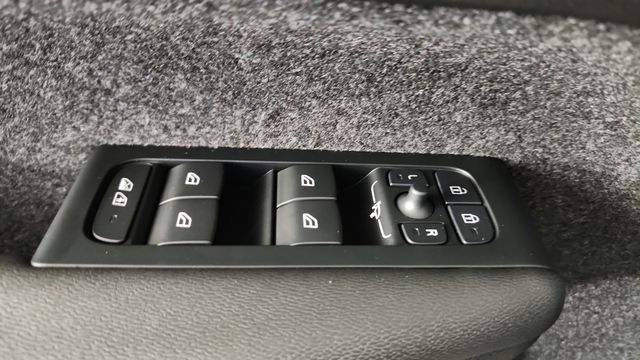 2026 Volvo XC40 Ultra - Photo 10