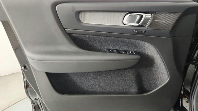 2026 Volvo XC40 Ultra - Photo 9