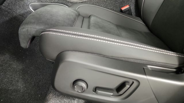 2026 Volvo XC40 Ultra Black Edition - Photo 14