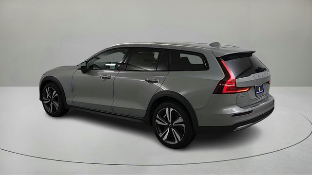 2026 Volvo V60 Cross Country B5 Plus photo 5