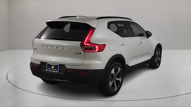 2026 Volvo XC40 B5 Plus photo 4