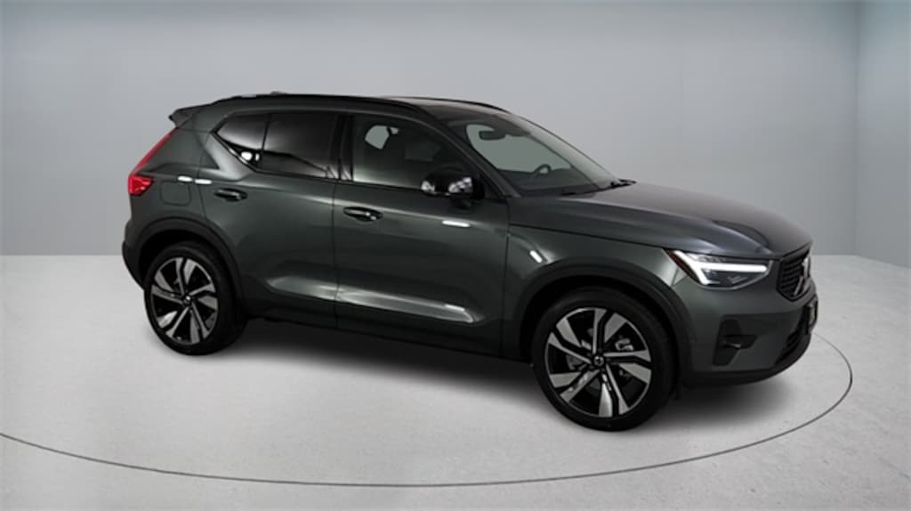 New 2026 Volvo XC40 B5 Ultra SUV