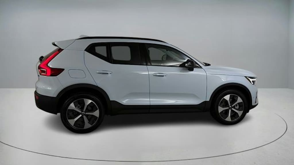 New 2026 Volvo XC40 B5 Plus SUV