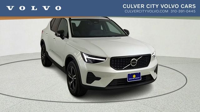 2026 Volvo XC40 B4 Core Dark FWD's photo