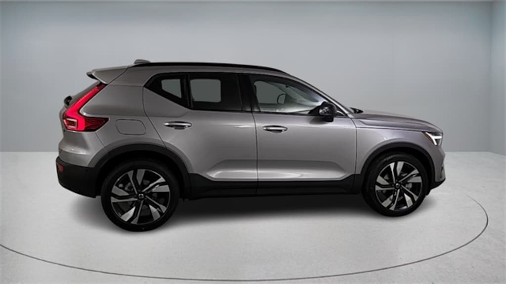 New 2026 Volvo XC40 B5 Ultra SUV