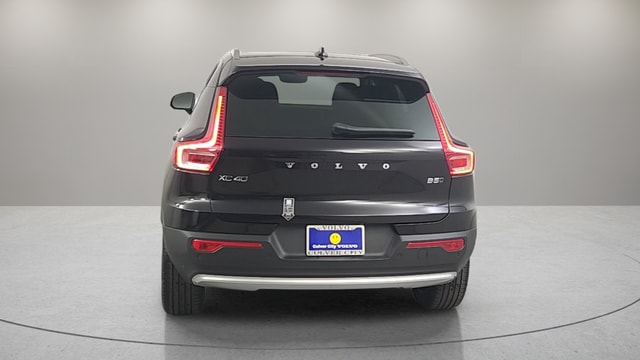2025 Volvo XC40 B5 Plus Bright Theme photo 5