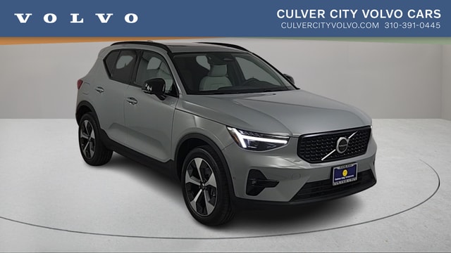 2026 Volvo XC40 SUV 