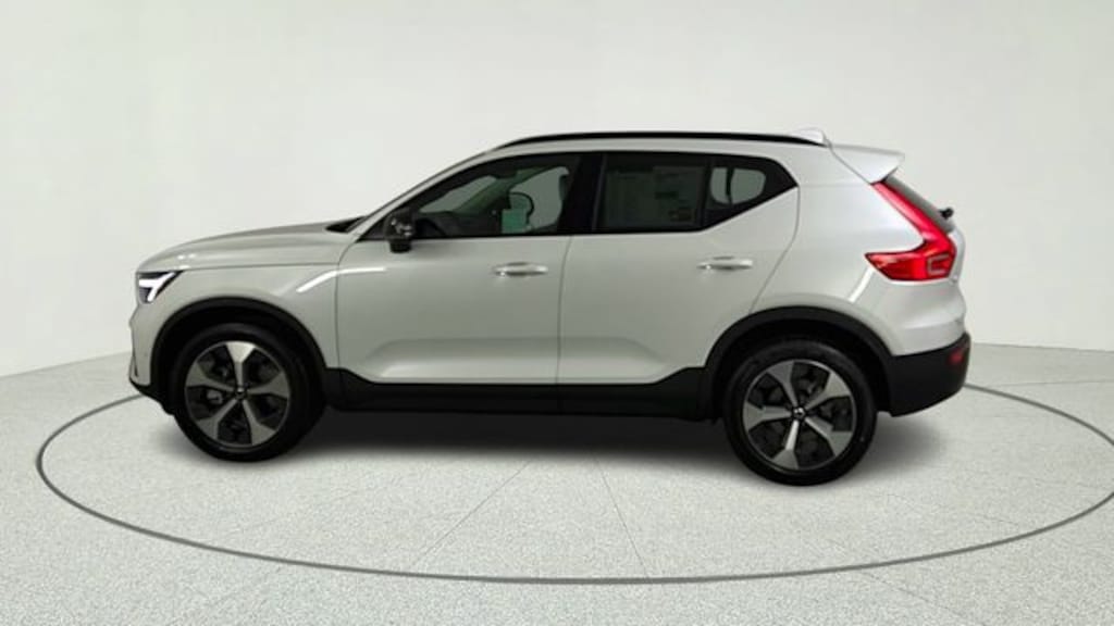 New 2026 Volvo XC40 B5 Plus SUV