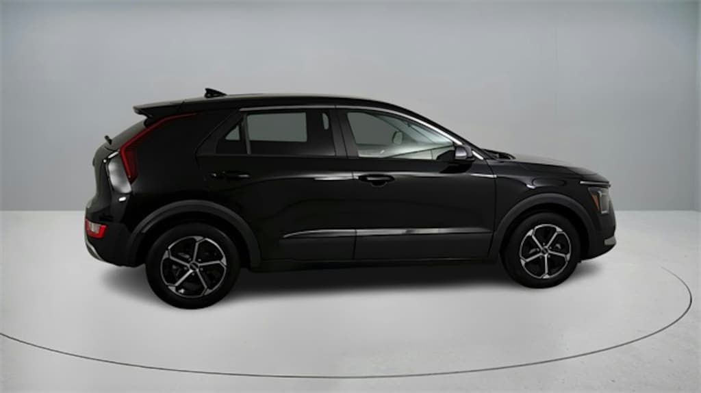 Used 2023 Kia Niro LX SUV