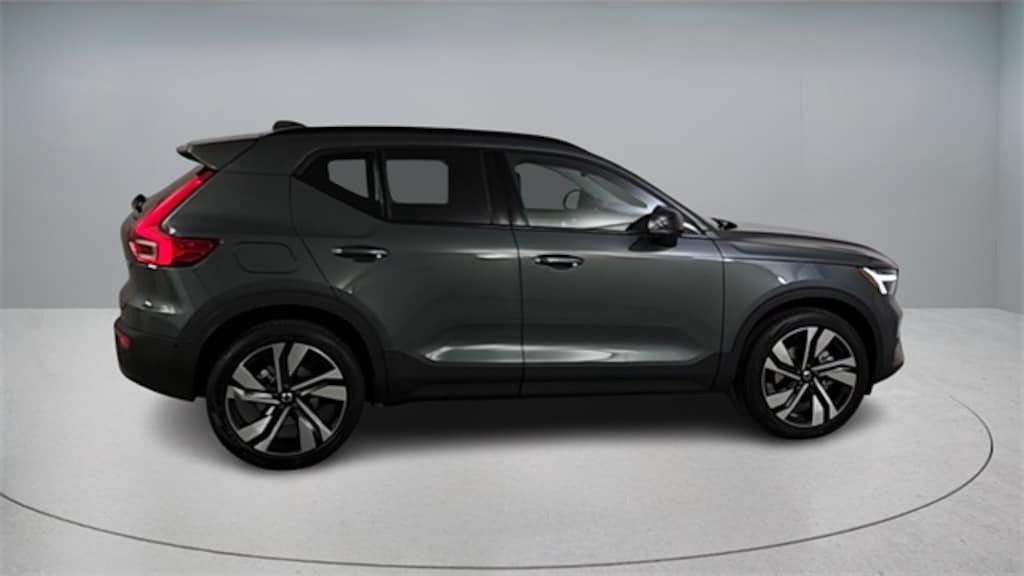 New 2026 Volvo XC40 B5 Ultra SUV