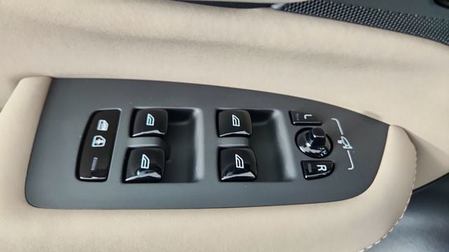 2026 Volvo XC90 Plus - Photo 10