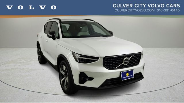 2026 Volvo XC40 B5 Plus Dark AWD's photo