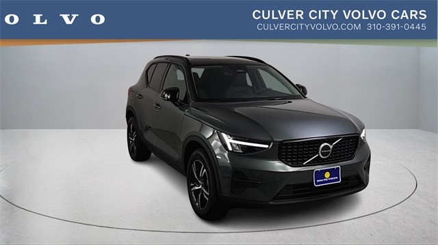 2026 Volvo XC40 Core's photo