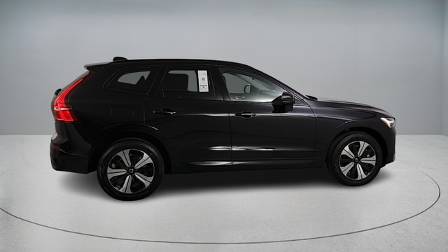 2025 Volvo XC60 plug-in hybrid T8 Core photo 2