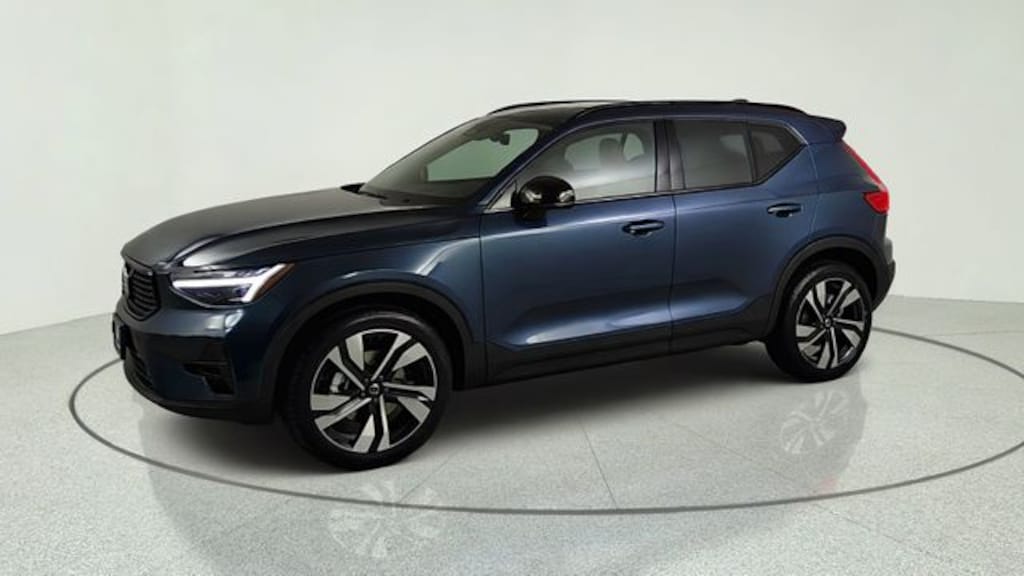 New 2026 Volvo XC40 B5 Ultra SUV