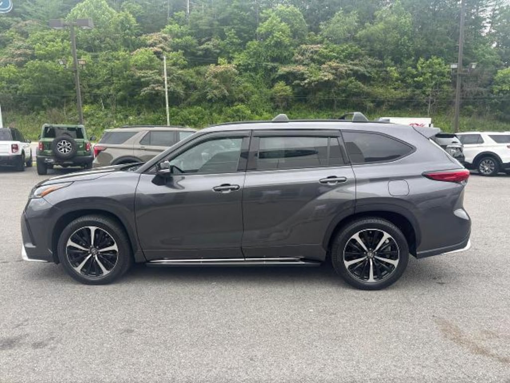 Used 2021 Toyota Highlander XSE Front Wheel Drive SUV