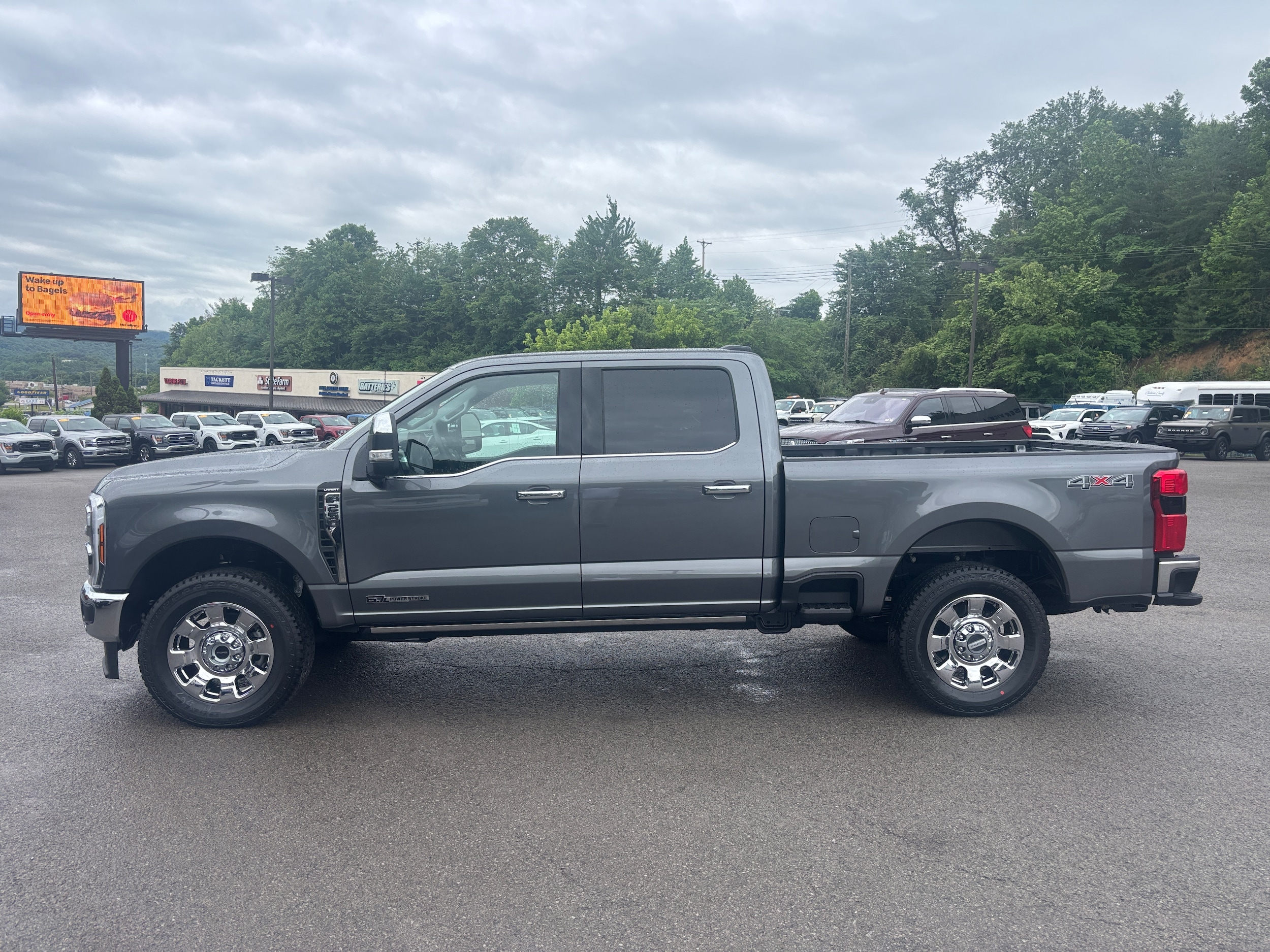 2026 Ford F-250 Super Duty Lariat - Photo 2