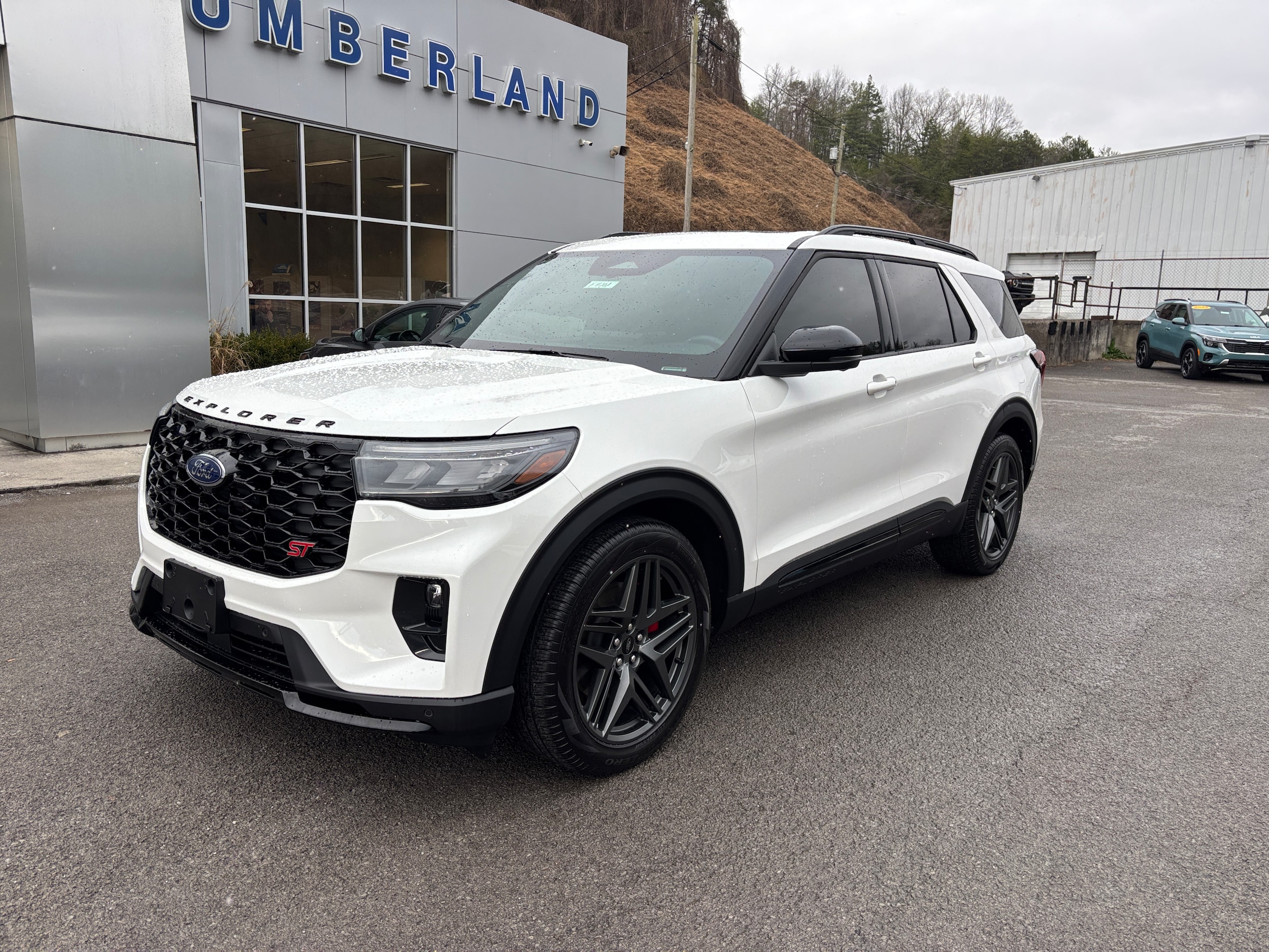 2025 Ford Explorer ST's photo