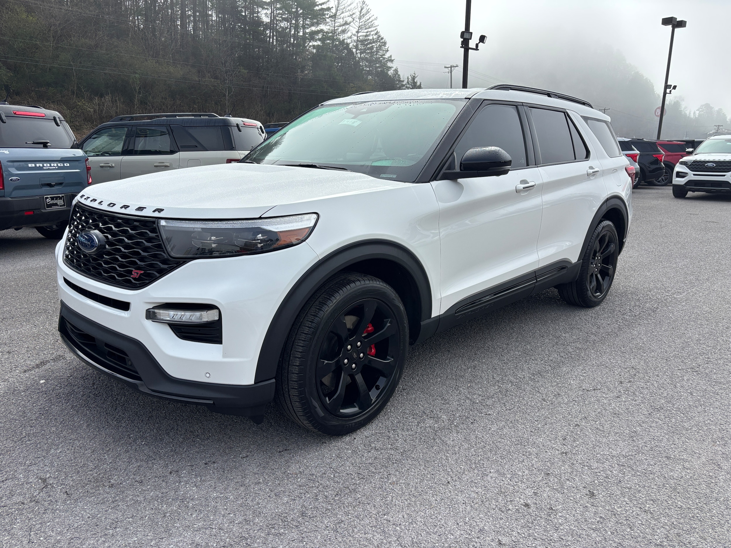 2023 Ford Explorer ST's photo