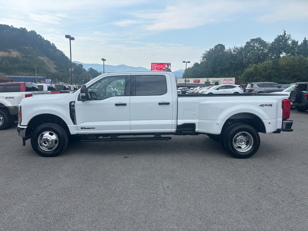 New 2026 Ford Super Duty F-350 XLT DRW 4X4 TRUCK