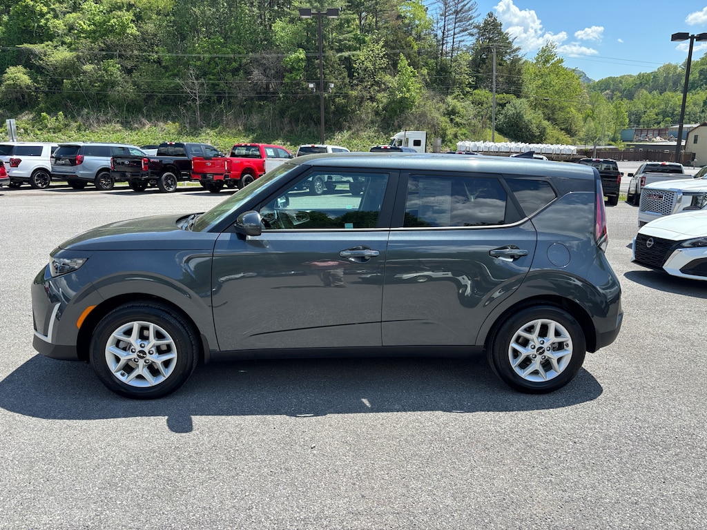 Used 2025 Kia Soul LX Hatchback