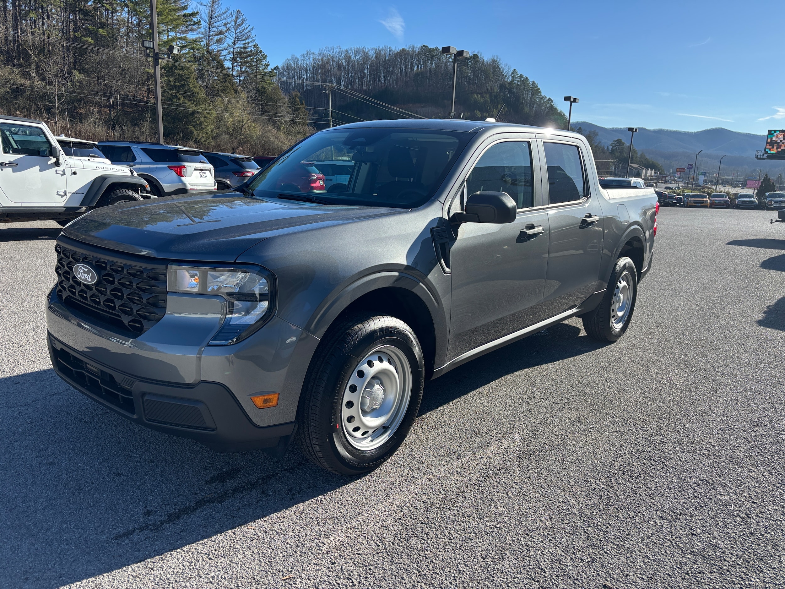 2025 Ford Maverick XL's photo