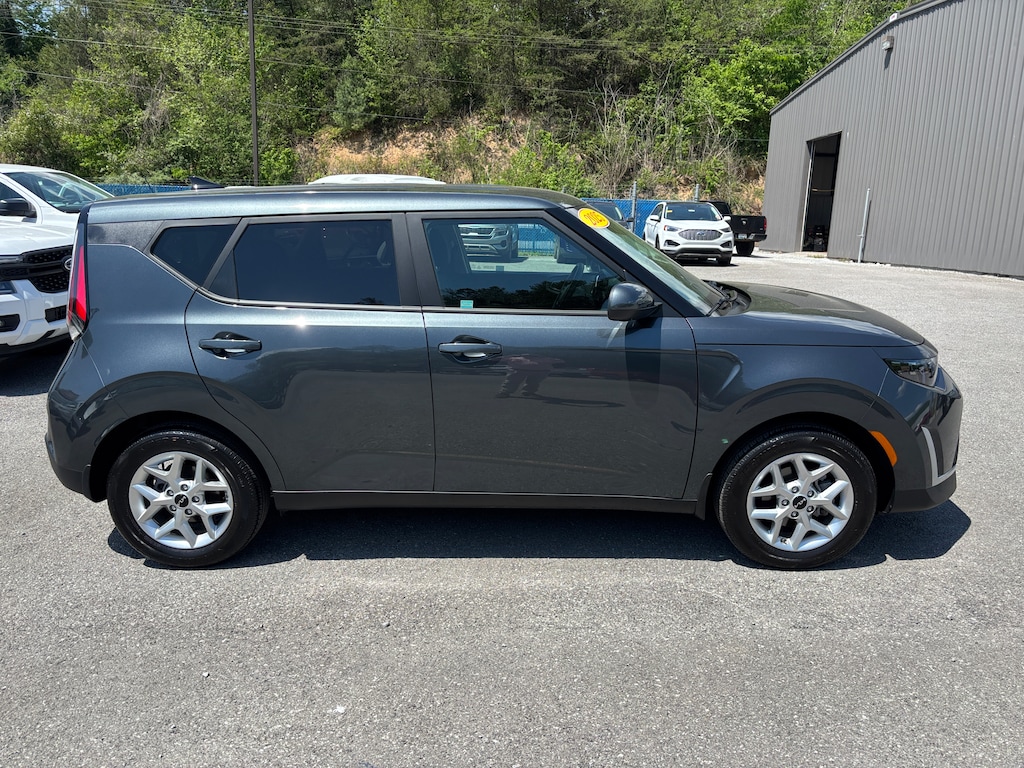 Used 2025 Kia Soul LX Hatchback