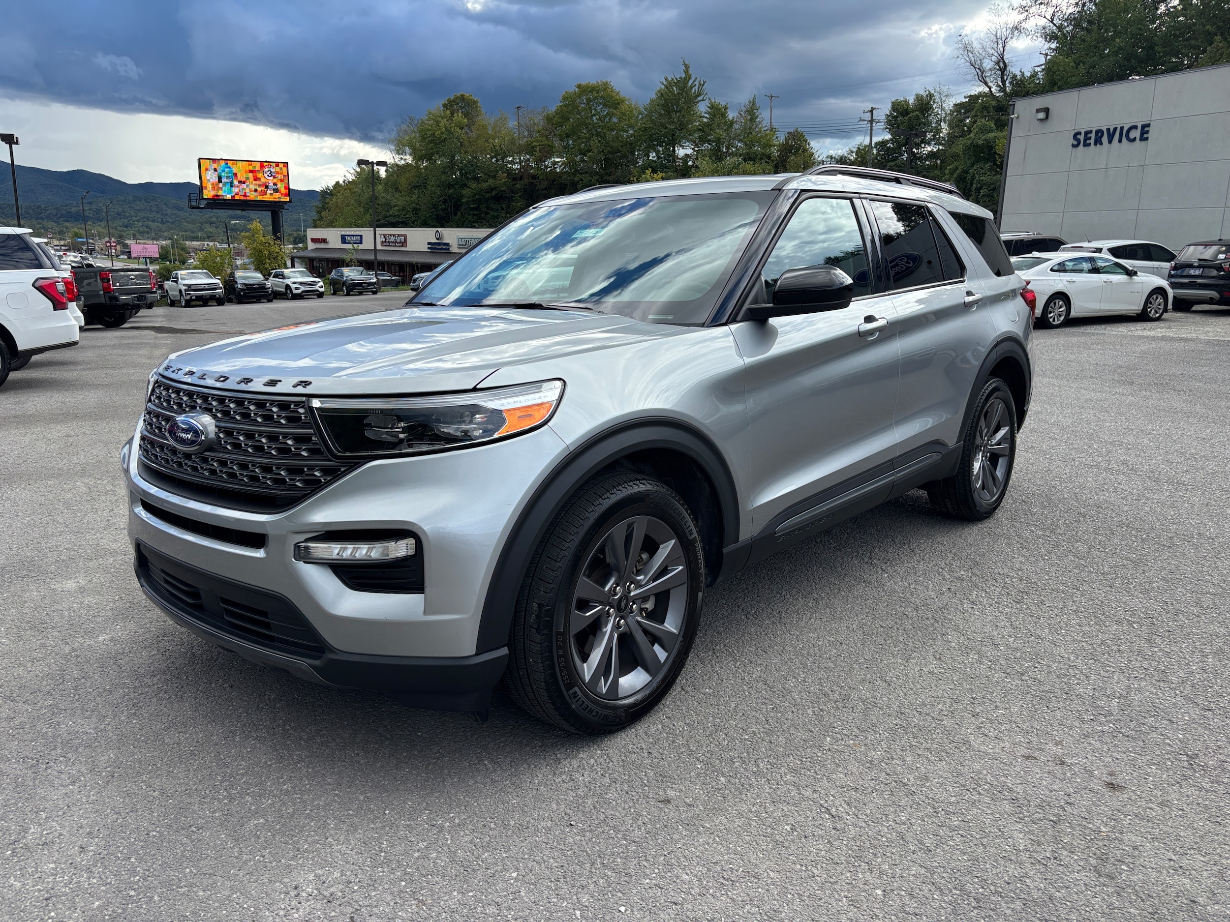 2023 Ford Explorer XLT's photo