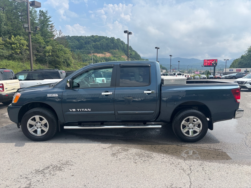 Used 2013 Nissan Titan Crew Cab SV 4X4 Crew Cab Short Bed Truck