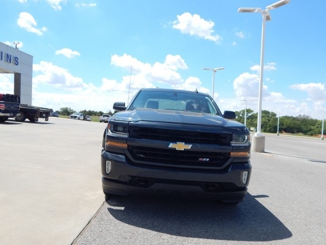 Used 2018 Chevrolet Silverado 1500 LT Z71 with VIN 3GCUKRECXJG122381 for sale in Weatherford, OK