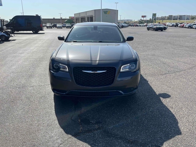 Used 2019 Chrysler 300 Touring with VIN 2C3CCAAG6KH614334 for sale in Weatherford, OK