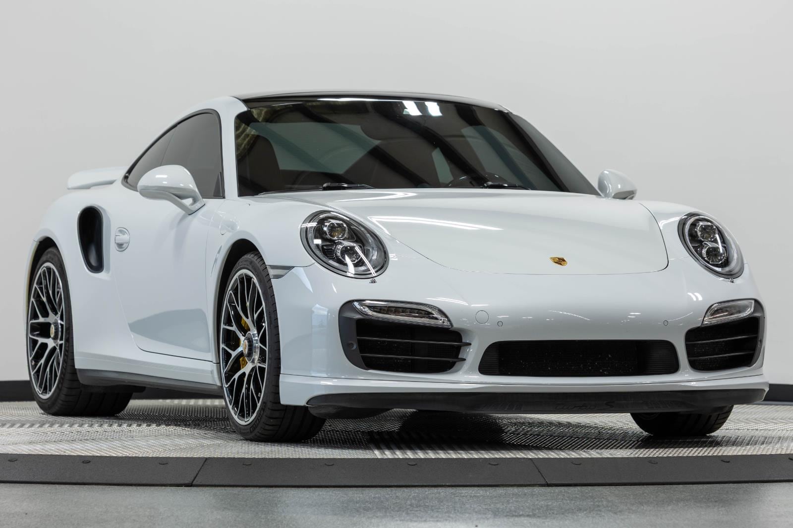 2015 Porsche 911 Turbo S Coupe's photo