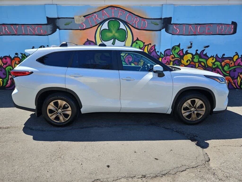 Used 2023 Toyota Highlander Hybrid XLE Bronze SUV